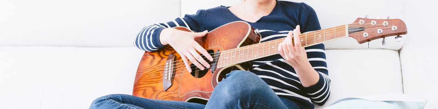 Choisir sa guitare folk