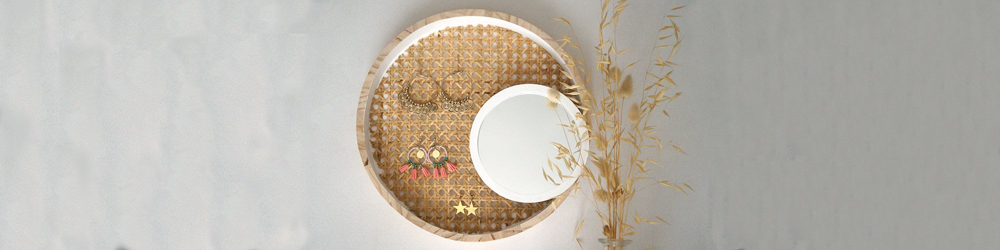 Miroir cannage avec un plateau rond
