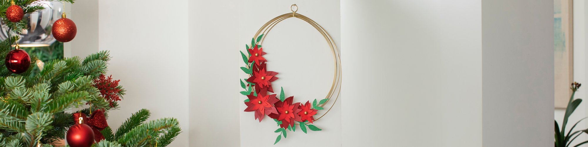 Tuto couronne de fleurs poinsettia en papier​