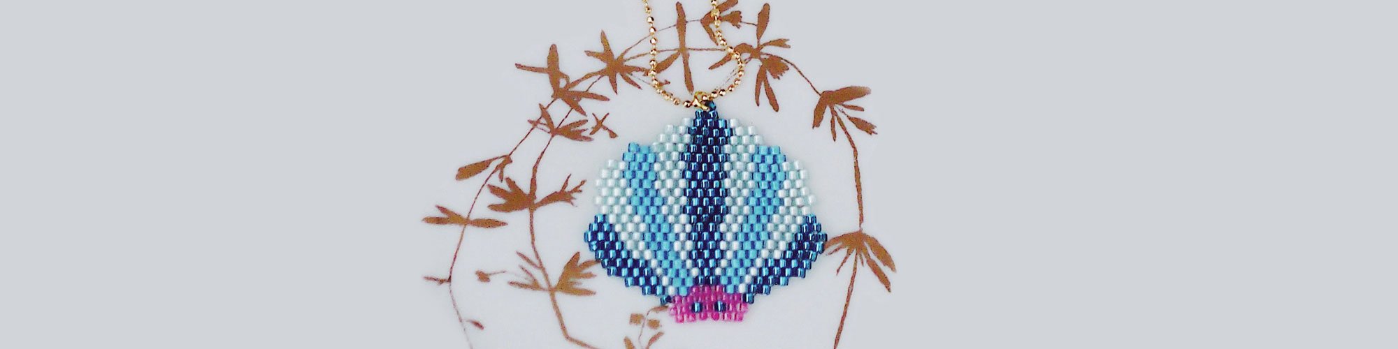 Sautoir coquillage en perles toho