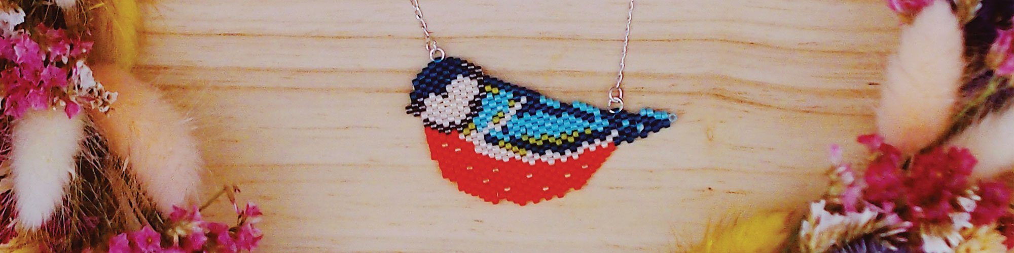 Collier oiseau en perles toho