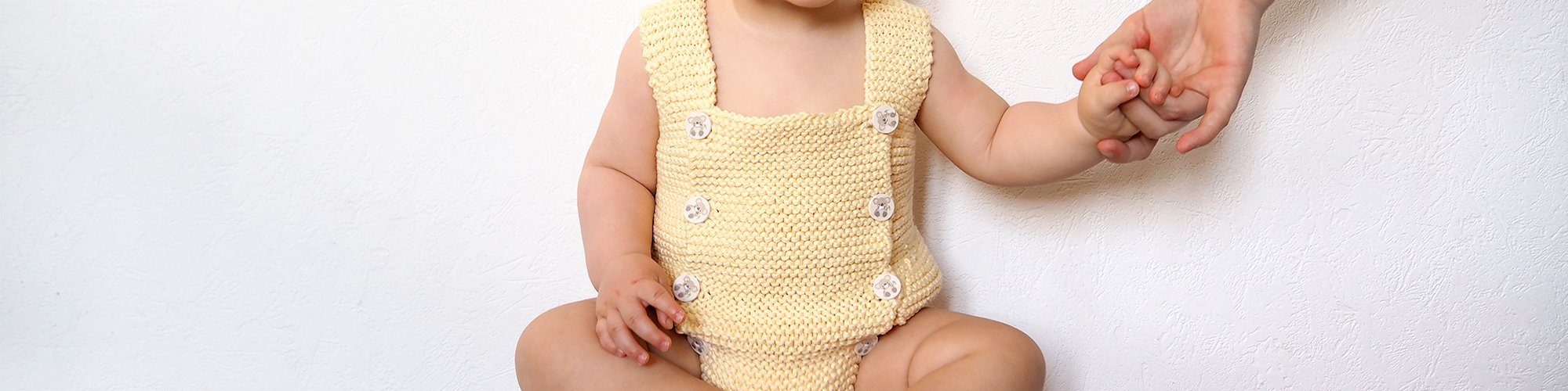 Barboteuse en tricot​ avec D.M.C