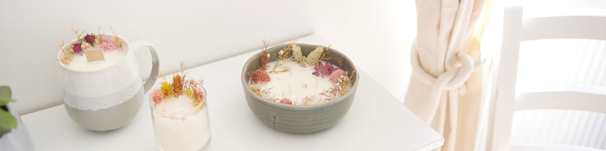 Bougies avec des fleurs séchées, avec Graine Créative