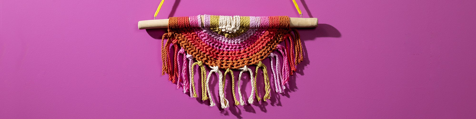 Tuto suspension macramé arc-en-ciel avec Rico Design