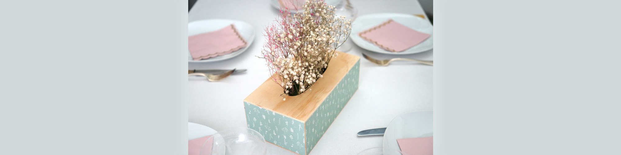 Déco Fleurs séchées dans une boîte à mouchoirs