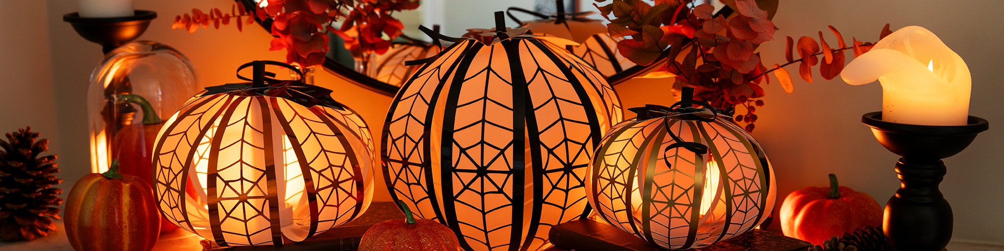 Décoration Halloween maison esprit citrouille : Tuto lanternes en papier ajouré