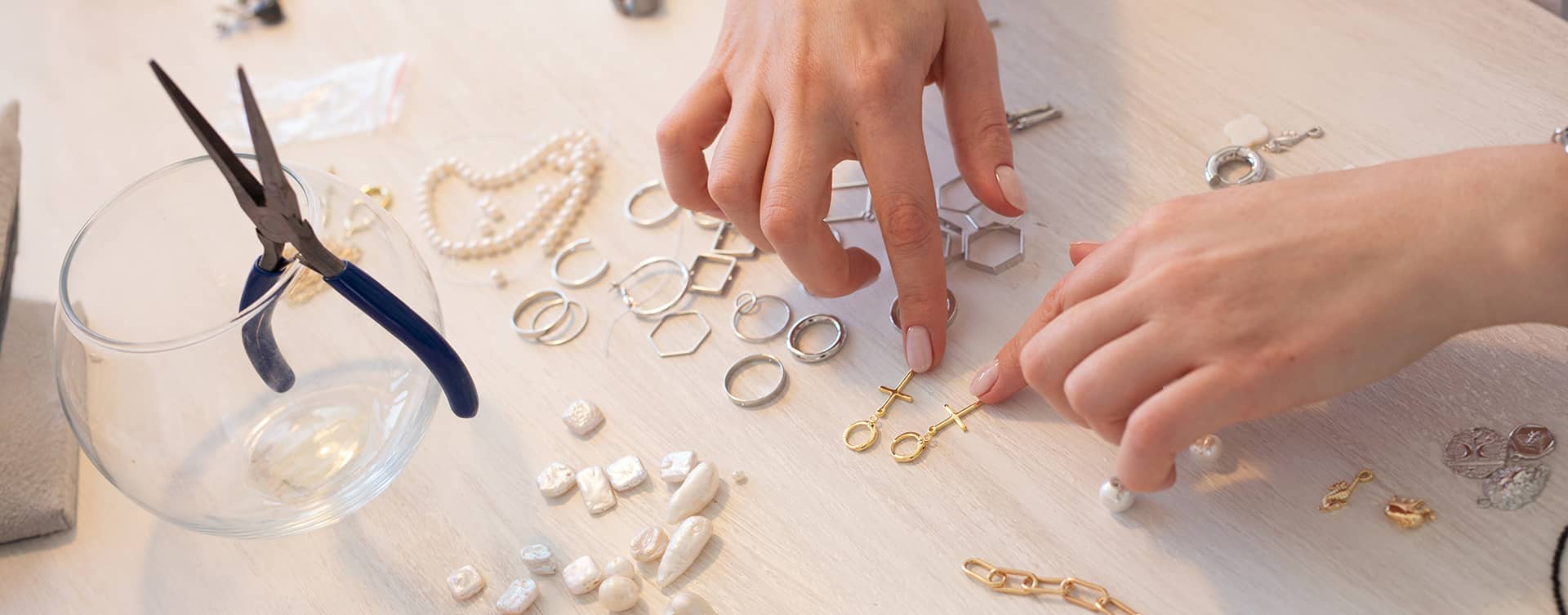 /content/dam/cultura-one/2026/aca/UNI_HEAD_aca_creation_bijoux.jpg