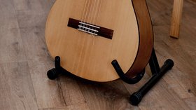 Stands et accroches pour guitare