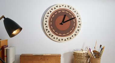 Horloge pyrogravée 