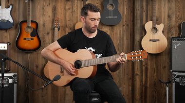 Mes premiers morceaux à la guitare - Léa de Louise Attaque