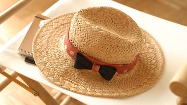 Chapeau avec un nœud