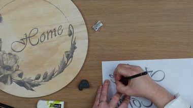 Couronne végétale aux crayons graphites