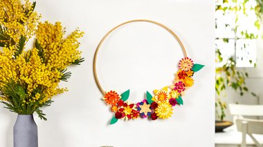 Couronne de fleurs en papier​