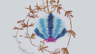 Sautoir coquillage en perles toho