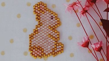 Broche lapin en perles toho