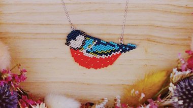 Collier oiseau en perles toho
