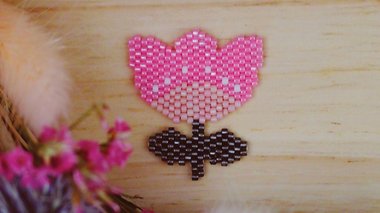 Broche tulipe en perles toho