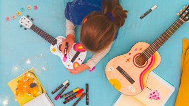 Tuto customisation d'une guitare ou d'un ukulélé avec Posca