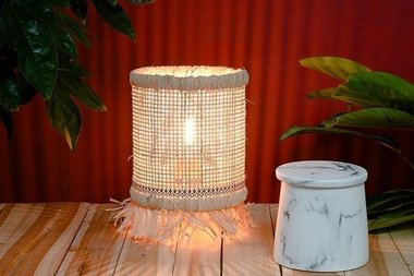 Lampe en cannage 