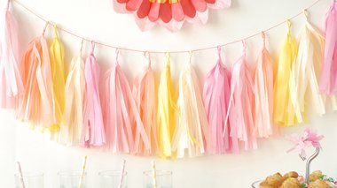 Guirlande de pompons en papier de soie