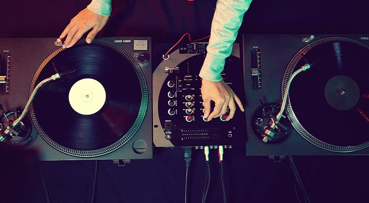 /content/dam/cultura-one/2023/arts-urbains/tout-savoir-sur-le-hip-hop/TUTO_CMS_tout_savoir_hiphop_4.jpg