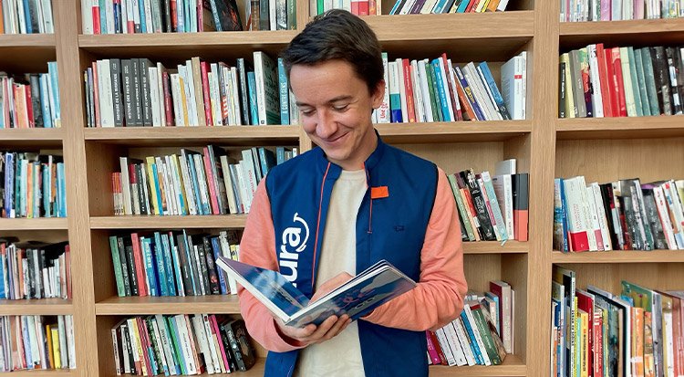 /content/dam/cultura-one/2023/livre/TUTO_IMG_TXT_cdc_libraires_baptiste.jpg