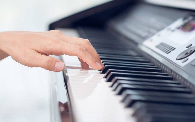 /content/dam/cultura-one/2024/instruments_de_musique/HP_THEME_piano_day_03.jpg