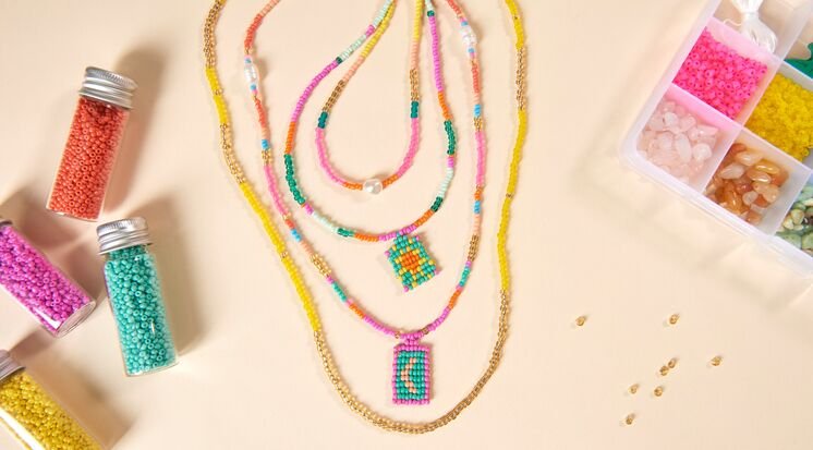 /content/dam/cultura-one/2025/loisirs_creatifs/TUTO_CMS_collier_tissé_perles.jpg