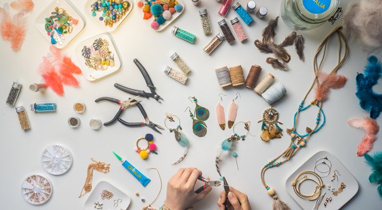 /content/dam/cultura-one/2025/loisirs_creatifs/TUTO_CMS_materielbijoux.jpg