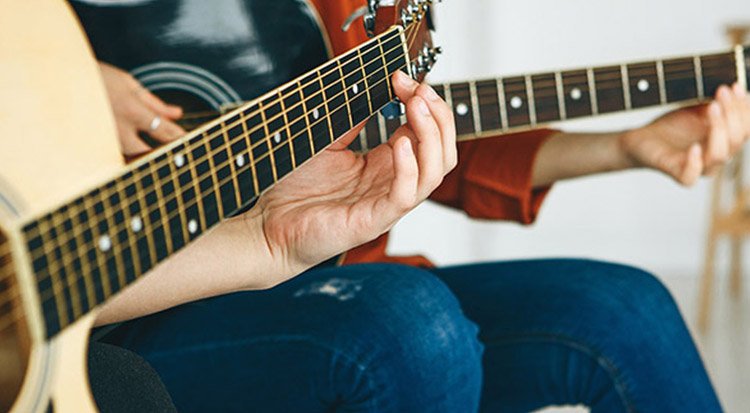 /content/dam/cultura-one/2026/apprentissage/TUTO_CMS_guitar.jpg