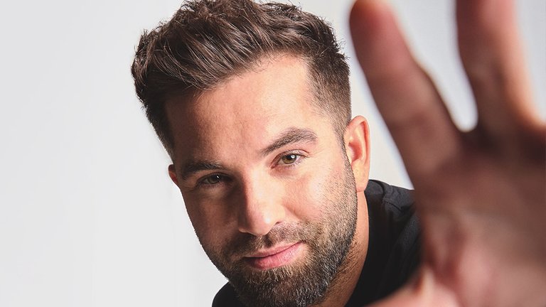 /content/dam/cultura-one/actualités/NAV_SMT_KENDJI_GIRAC.jpg