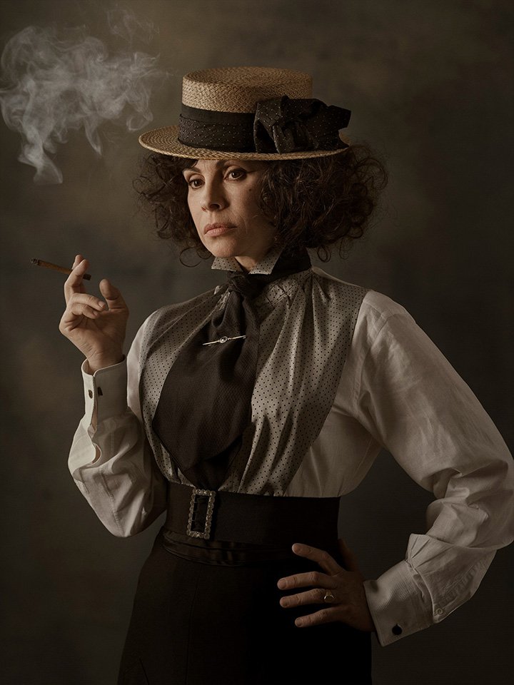 /content/dam/cultura-one/communication-cultura/brand-content/portraits-croisés/Mathilda-May_Colette_720x969.jpg