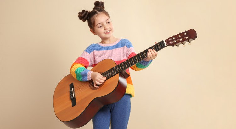 /content/dam/cultura-one/how-to/instruments-de-musique/apprendre-la-guitare/TUTO_CMS_Apprendreguitare.jpg