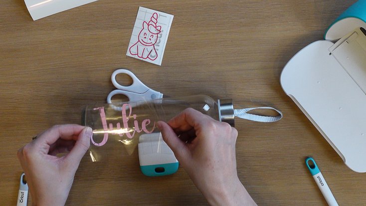 /content/dam/cultura-one/how-to/loisirs-créatifs/apprendre-a-utiliser-la-cricut/personnalisation-affaires-scolaires/TUTO_CMS_Personnalisation-fournitures-sco_5.jpg