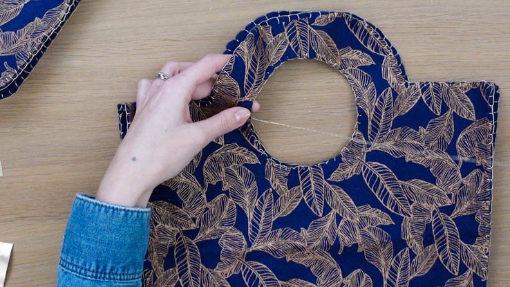 /content/dam/cultura-one/how-to/mercerie/couture-sans-machine-feutrine/TUTO_CMS_Couture-sans-machine sac_6.jpg