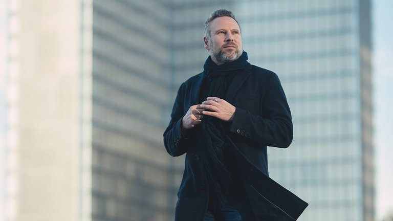/content/dam/cultura-one/interview/NAV_SMT_Interview_Mikis_FZ.jpg