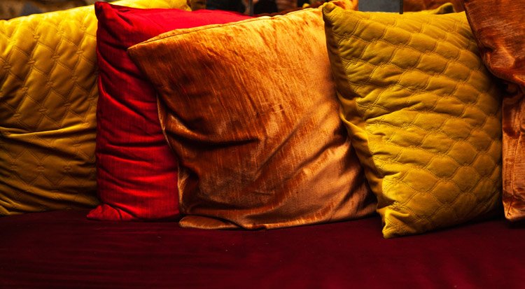 /content/dam/cultura-one/les-guides/arts-et-loisirs-créatifs/créer-déco-seventies/TUTO_CMS_Seventies-coussins.jpg