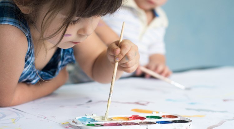 /content/dam/cultura-one/les-guides/beaux-arts/peindre-a-la-gouache/TUTO_CMS_peindre_gouache_4.jpg