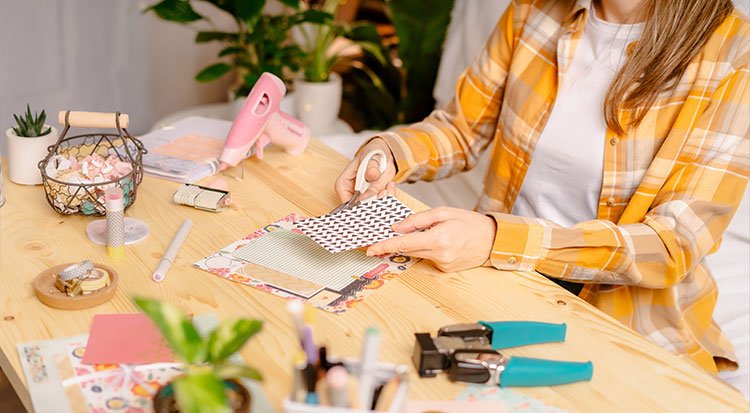 /content/dam/cultura-one/les-guides/beaux-arts/scrapbooking/TUTO_CMS_scrapbooking_2.jpg