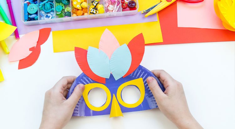 /content/dam/cultura-one/les-guides/carnaval/fabriquer-masque-carnaval/TUTO_CMS_masque_carnaval_1.jpg