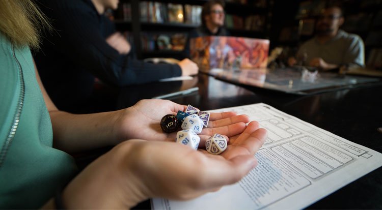 /content/dam/cultura-one/les-guides/jeux-de-societe/donjon-et-dragons/TUTO_CMS_dnd_des.jpg