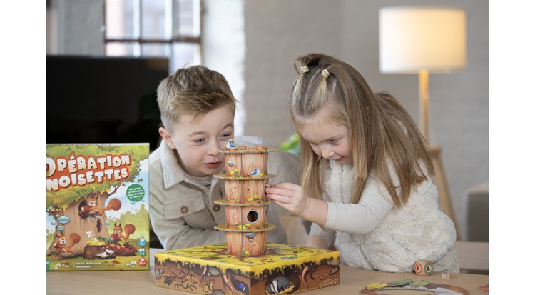 /content/dam/cultura-one/les-guides/jeux-de-societe/tout-savoir-sur-l'as-d'or-du-jeu/opération-noisettes/TUTO_CMS_Operation_noisette_enfants.jpg