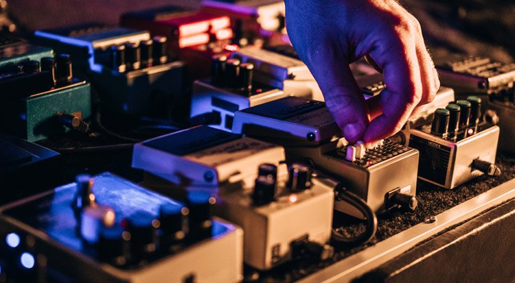 /content/dam/cultura-one/les-guides/musique/comment-choisir-sa-pédale-d'effet/TUTO_CMS_pedales_effets.jpg
