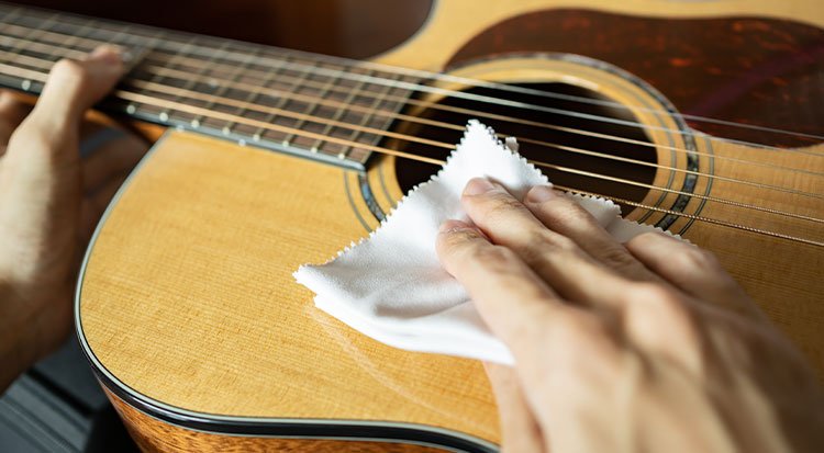 /content/dam/cultura-one/les-guides/musique/entretenir-sa-guitare/TUTO_CMS_entretenir_guitare_4.jpg