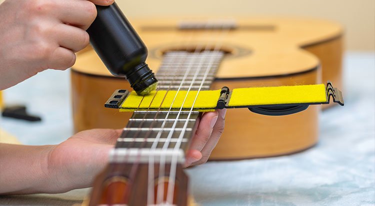 /content/dam/cultura-one/les-guides/musique/entretenir-sa-guitare/TUTO_CMS_entretenir_guitare_5.jpg