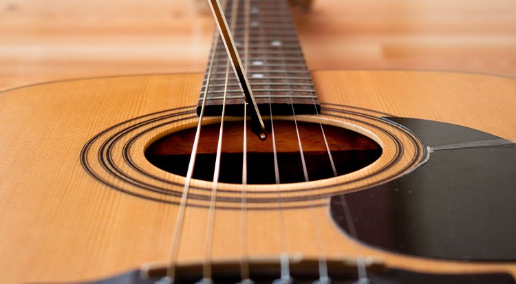 /content/dam/cultura-one/les-guides/musique/entretenir-sa-guitare/TUTO_CMS_entretenir_guitare_7.jpg