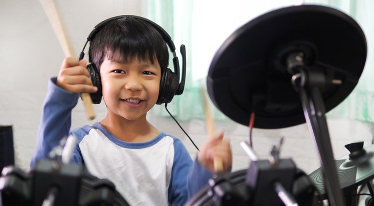 /content/dam/cultura-one/les-guides/musique/quelle-batterie-pour-debuter/TUTO_CMS_Batterie-pour-debuter_3.jpg