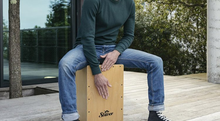 /content/dam/cultura-one/les-guides/musique/tout-savoir-sur-le-cajon/TUTO_CMS_cajon3.jpg