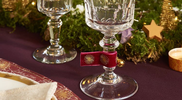 /content/dam/cultura-one/les-guides/noel/comment-décorer-table-de-noël/TUTO_CMS_decorer_table_noel_4.jpg