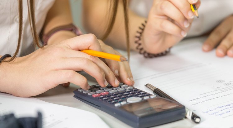 /content/dam/cultura-one/les-guides/rentree-des-classes/comment-choisir-sa-calculatrice/TUTO_CMS_choisir_calculatrice_2.jpg